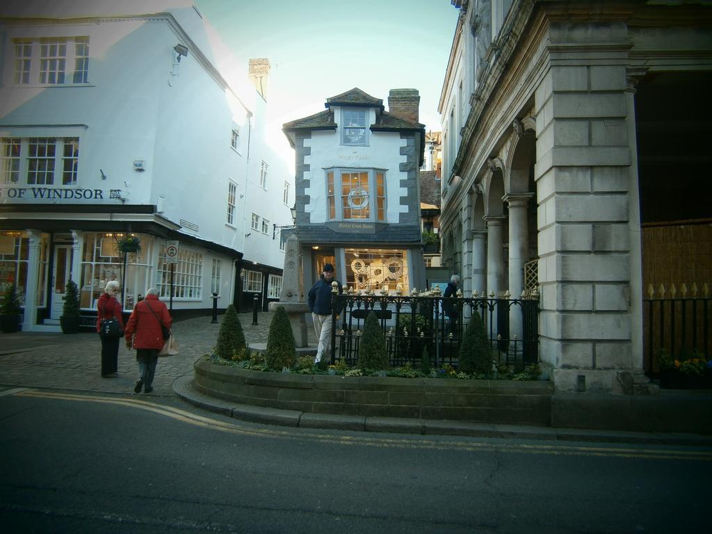 Central House *