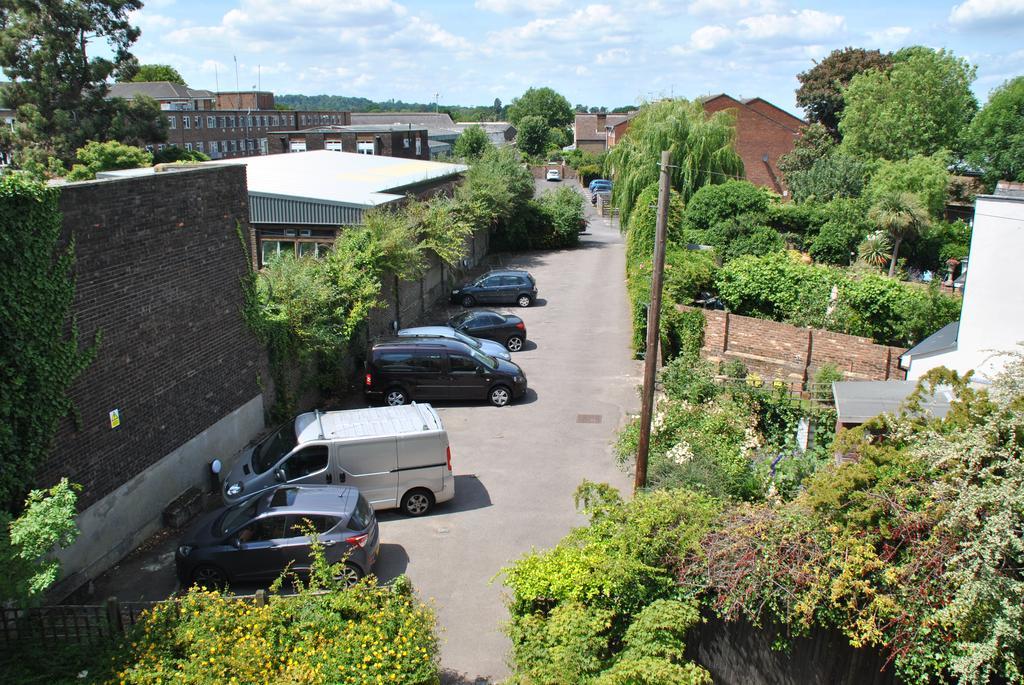 Lord Raglan House One Bedroom With Parking Apartment *