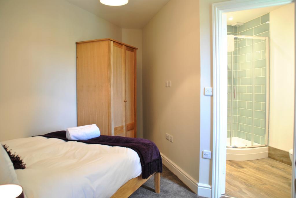 Lord Raglan House One Bedroom With Parking *