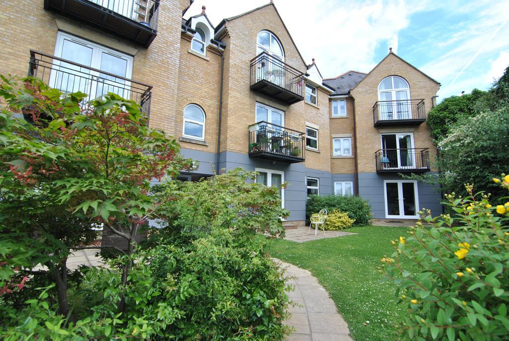 Lord Raglan House One Bedroom With Parking Apartment *