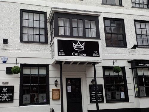 The Crown And Cushion 3*