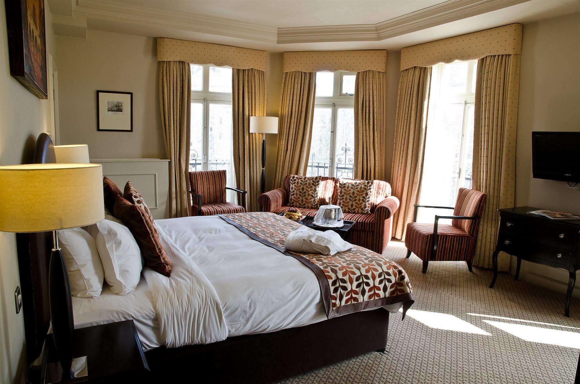 Clarion Collection Harte & Garter & 4* Windsor