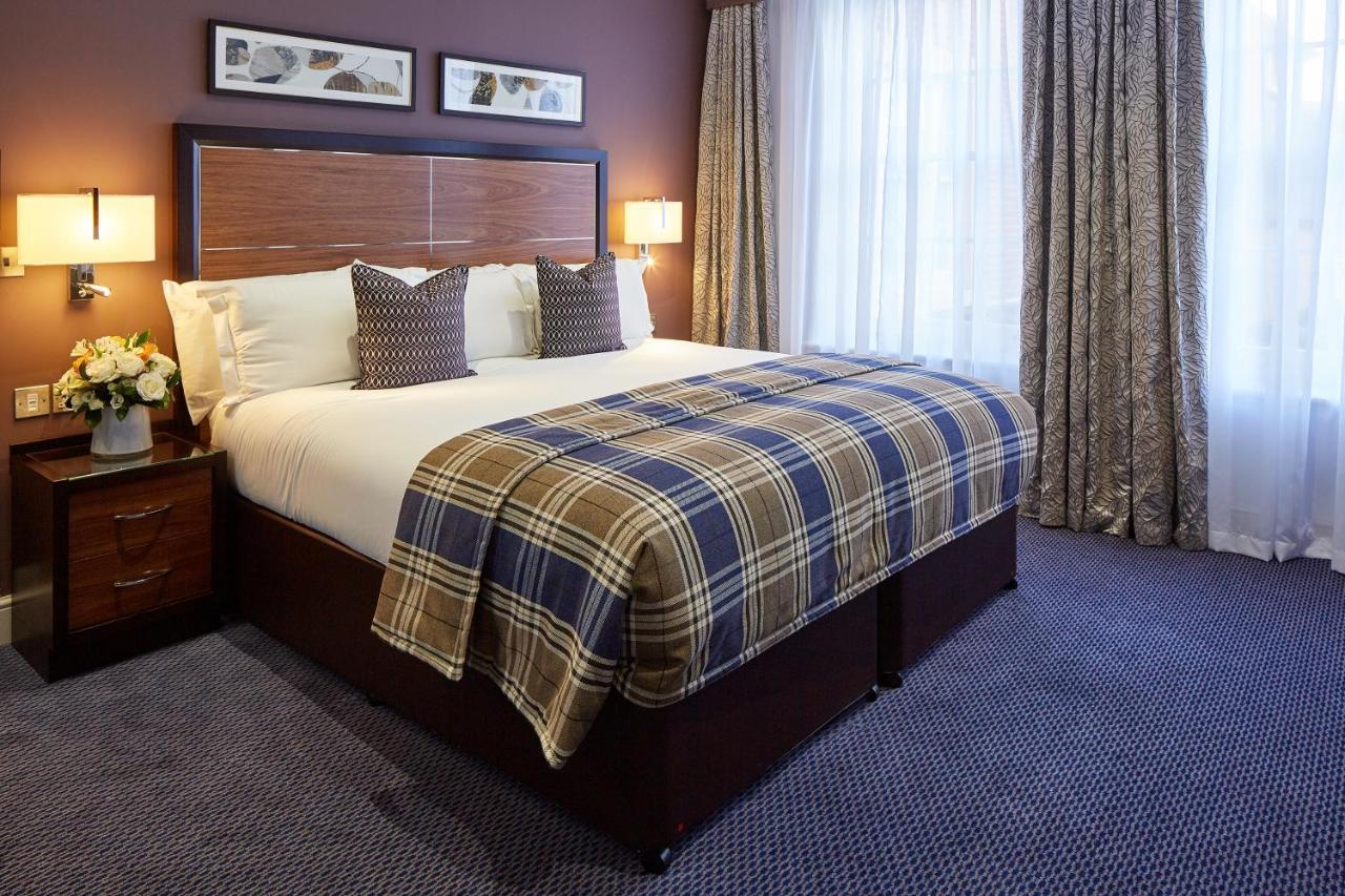 Sir Christopher Wren 4*