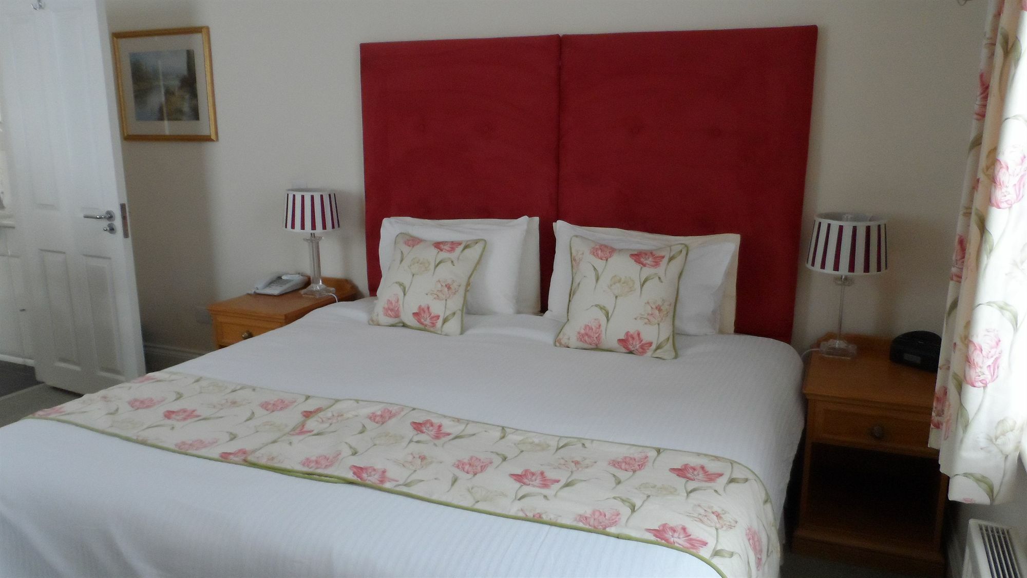 Charles House - Castle Guest house Windsor