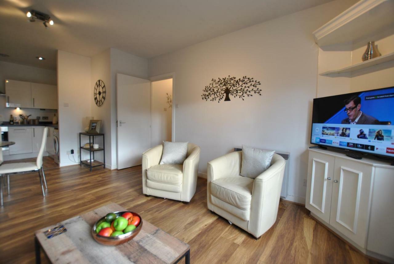 Apartment The Courtyard 2 Bedroom Apartments In Central Windsor With Parking *