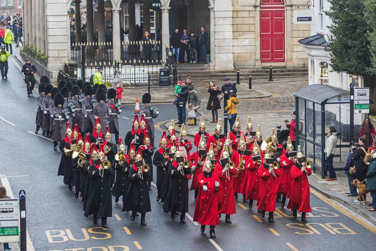 Watch The Changing Of The Guard From The Window ❤︎ Of