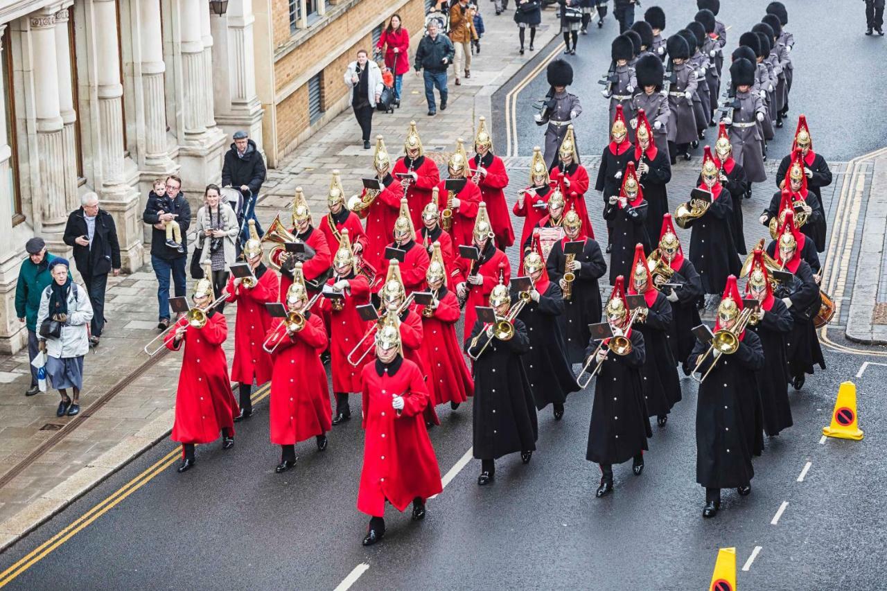 Apartment Watch The Changing Of The Guard From The Window ❤︎ Of Windsor