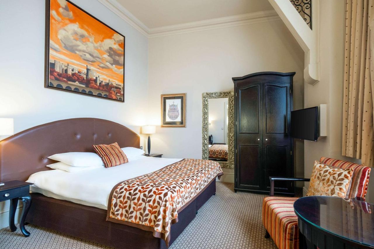 Clarion Collection Harte & Garter & 4* Windsor