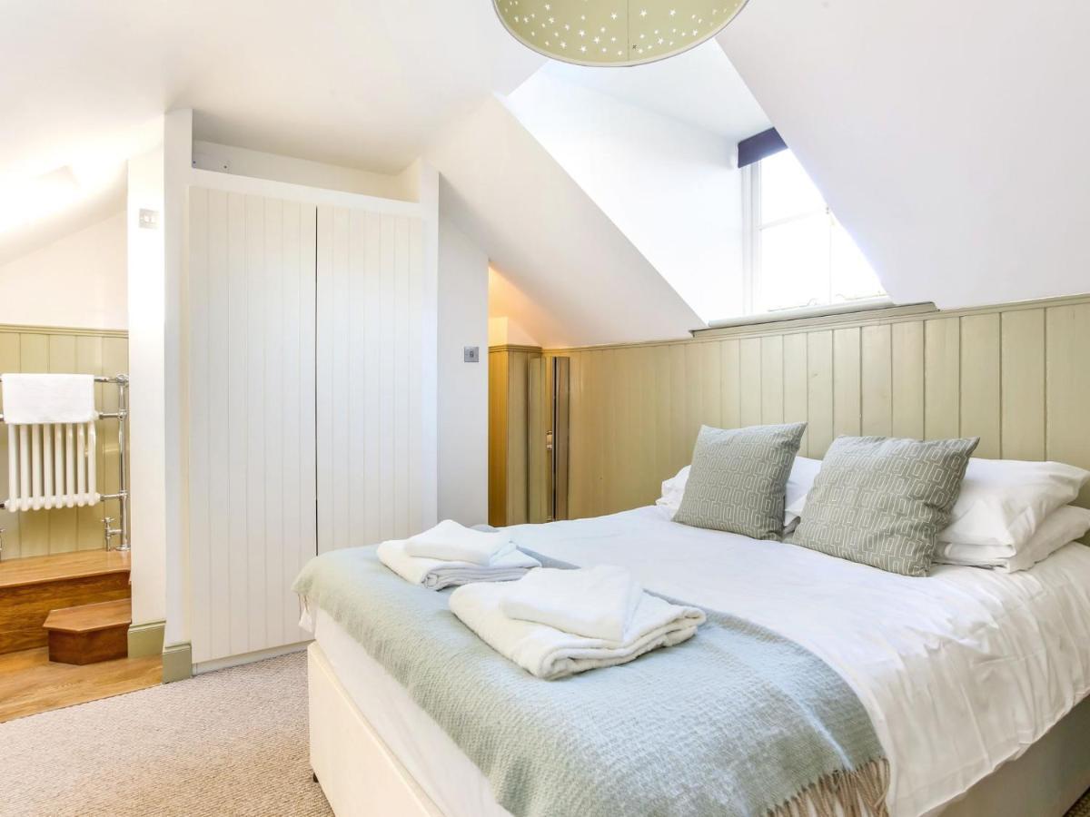 Grand Victorian House, Parking & River Walks Holiday home Windsor