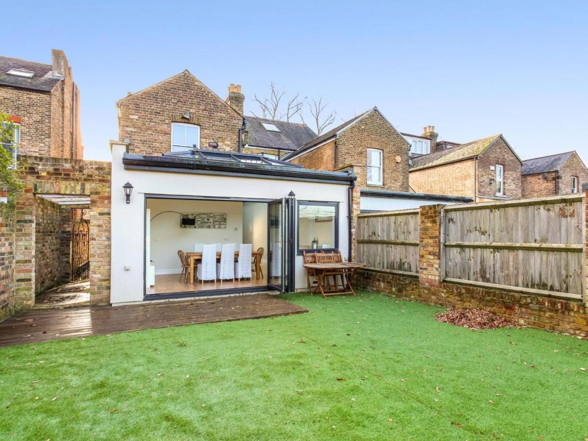 Grand Victorian House, Parking & River Walks Holiday home