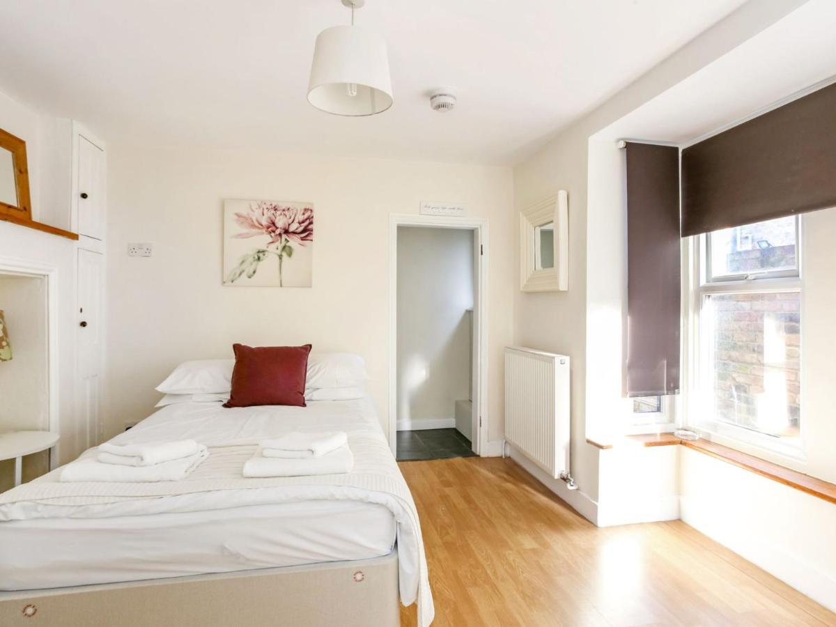 Grand Victorian House, Parking & River Walks Holiday home Windsor