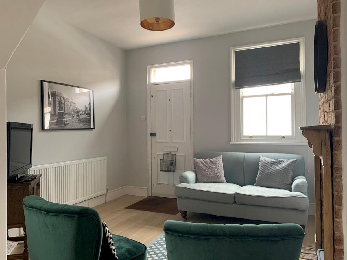 Charming Victorian House, Sleeps 4, Castle River * Windsor