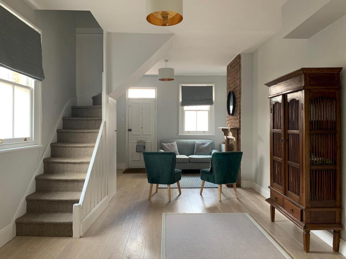 Casa de férias Charming Victorian House, Sleeps 4, Castle River Windsor