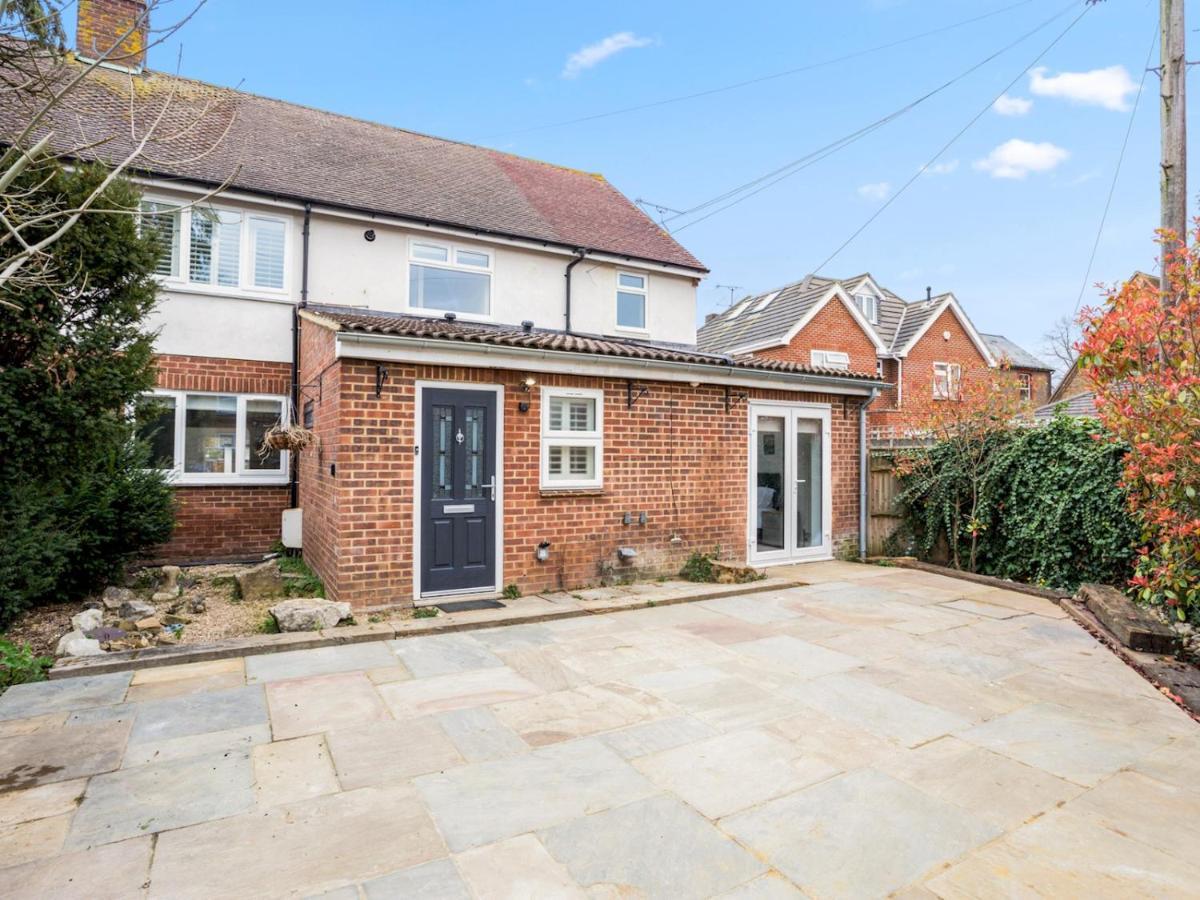 Pass The Keys Spacious And Very Modern Family Home, Windsor