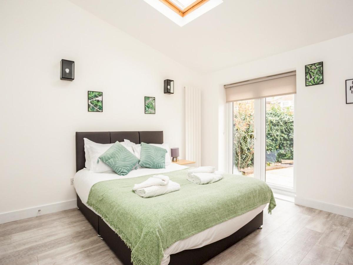 Fabulous 6 Sleeper! Great Location!