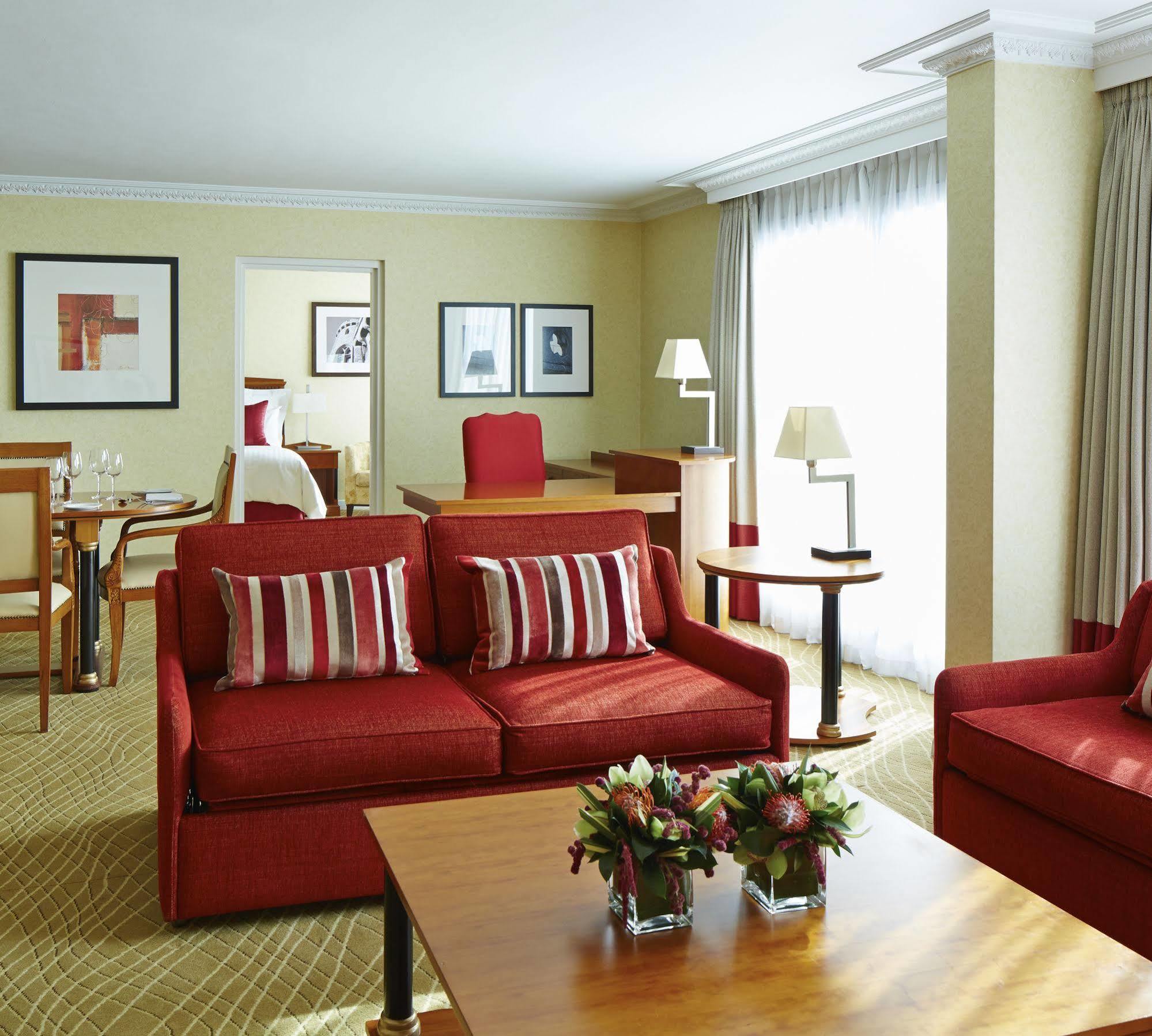 Hotel Delta By Marriott Heathrow 4*
