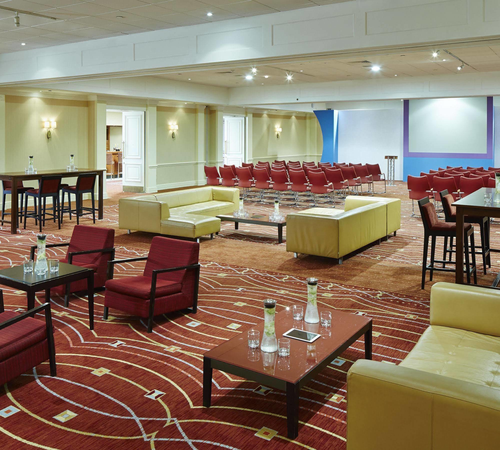 Hotel Delta By Marriott Heathrow 4*